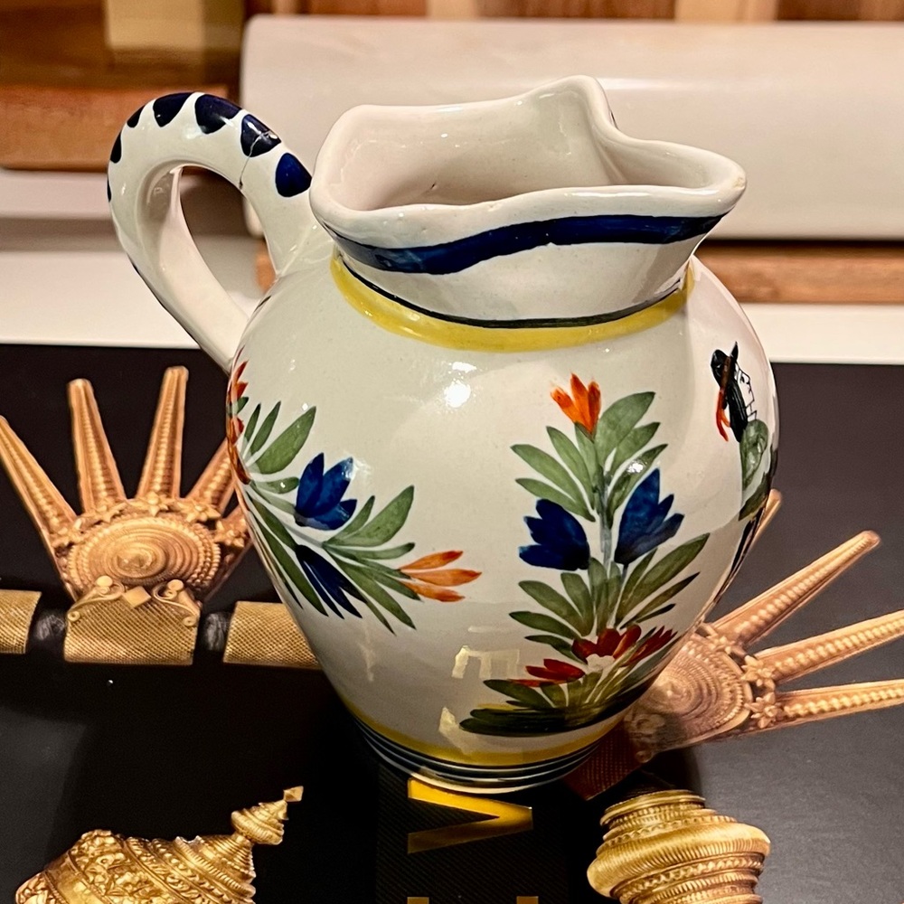 Henriot Quimper French Faience Pitcher Hand-Painted France 1986 Vintage - Picture 2 of 10